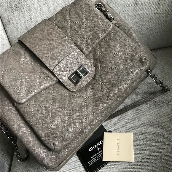 Chanel shoulder bag in grey caviar - Picture 3 of 16